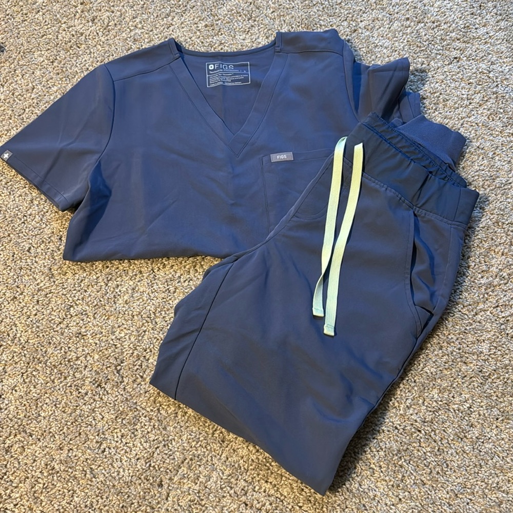 Figs space navy scrub set